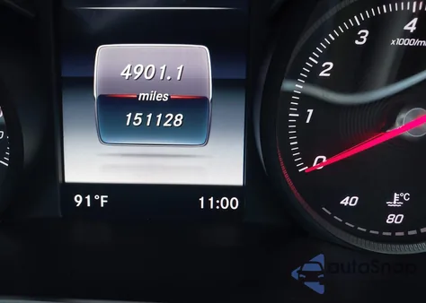 2015 Mercedes-Benz C 300 4Matic z USA, uszkodzony, nr VIN 55SWF4KB5FU070861